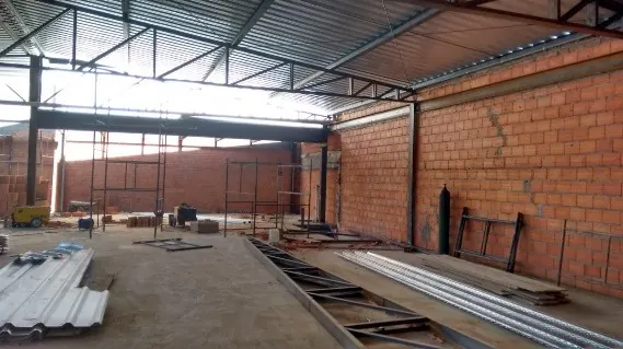 Estrutura de galpão comercial